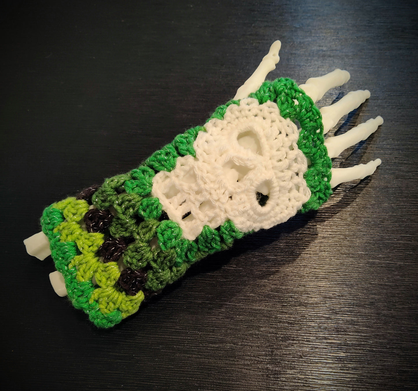 Granny Skull Fingerless Gloves - Green